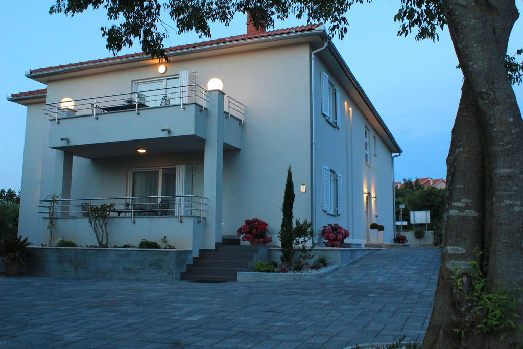 Apartments Villa Mantinela Malinska Exterior photo