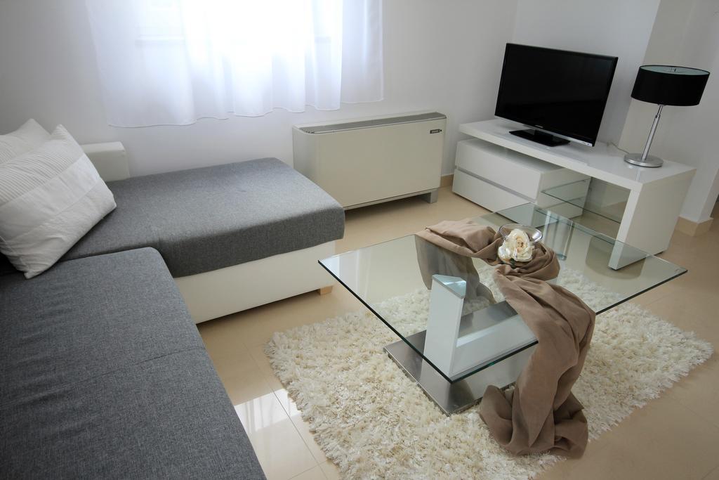 Apartments Villa Mantinela Malinska Room photo