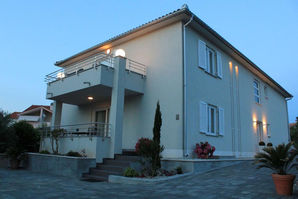 Apartments Villa Mantinela Malinska Exterior photo